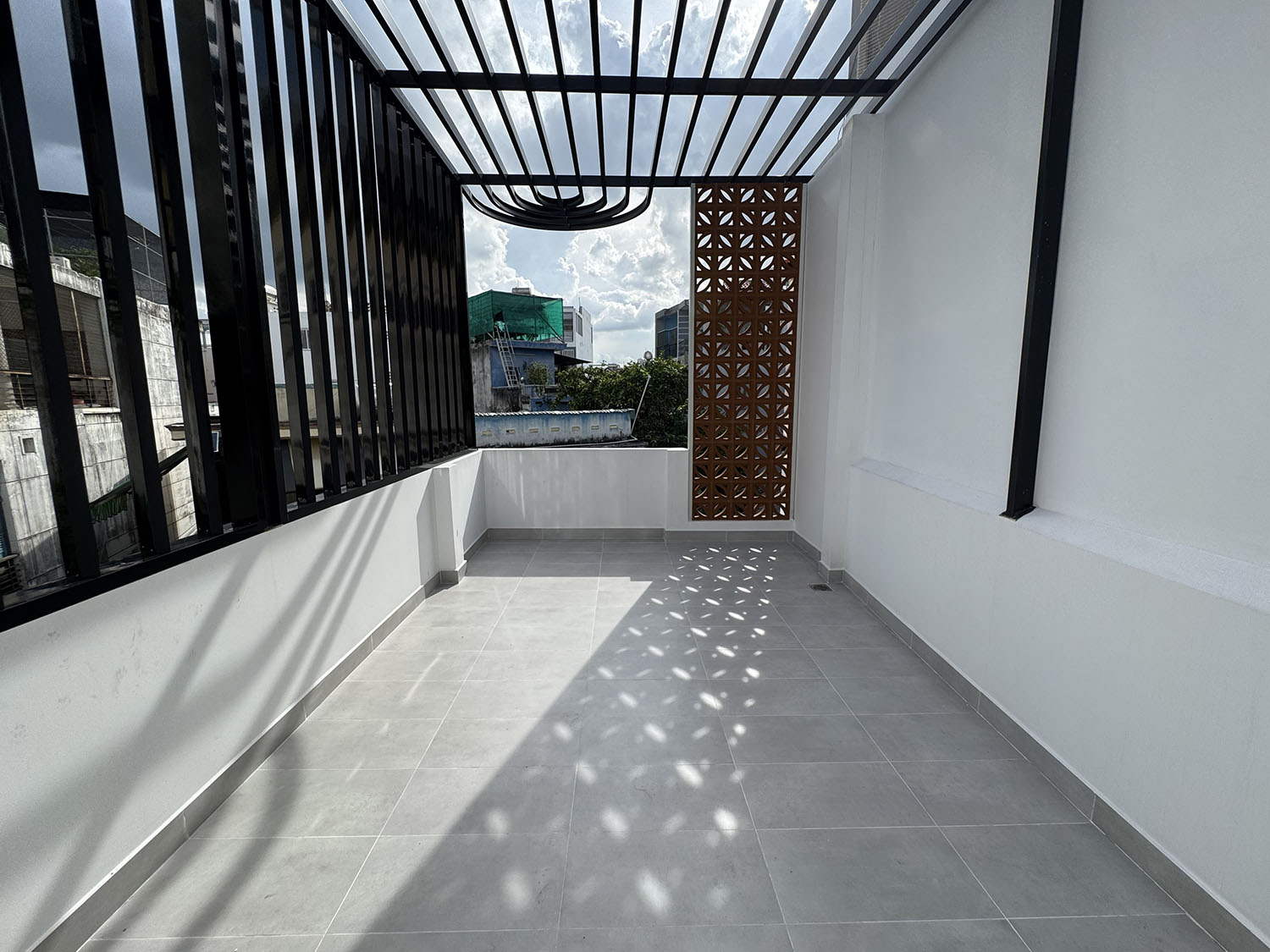 Tuyệt phẩm Nhà Phố 2 lầu full nội thất cao cấp hẻm 2 xe hơi 7 chỗ tránh nhau khu VIP Đặng Văn Ngữ